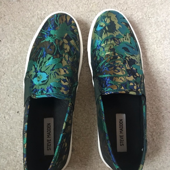 Steve Madden Shoes - Like New Steve Madden slip-ons